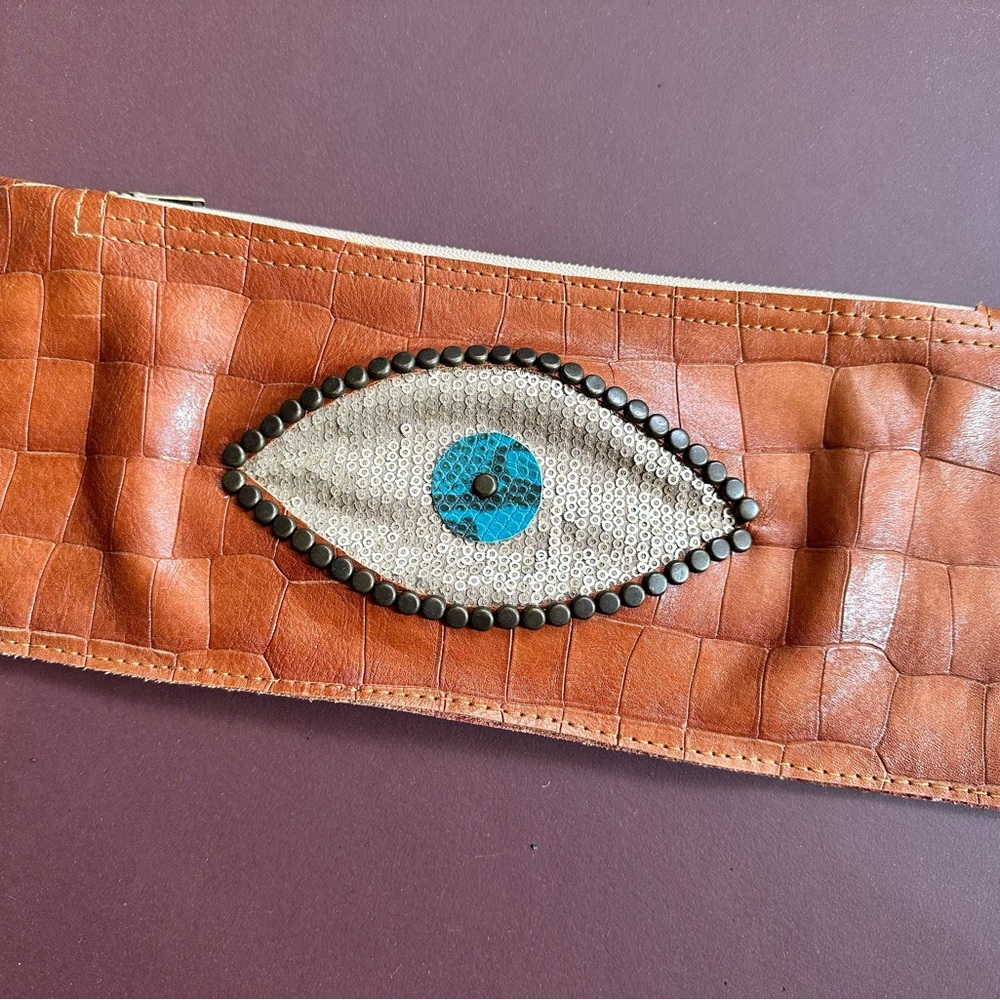 ROYAL HIPPIE CLUTCH ๐๏ธ - Picture 2 of 9